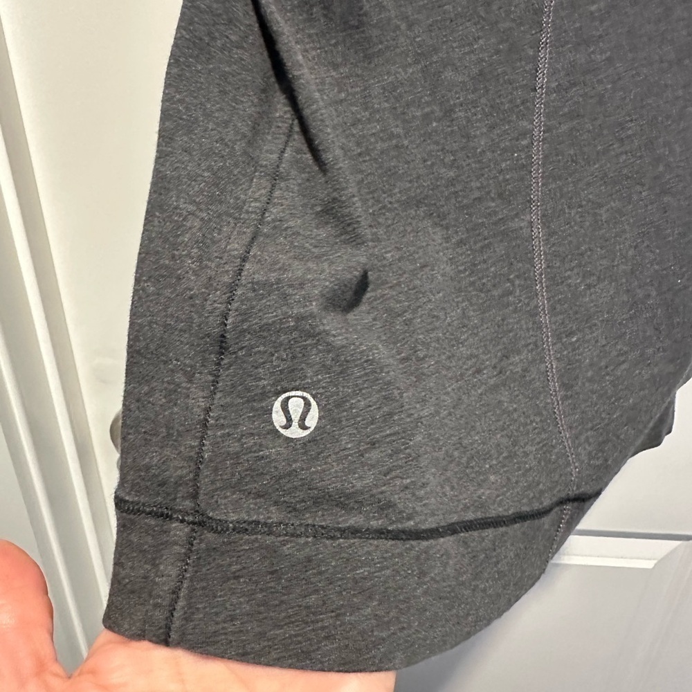 lululemon dark gray Tee t-shirt short sleeve size M / 8 Soft A159 - Picture 3 of 4